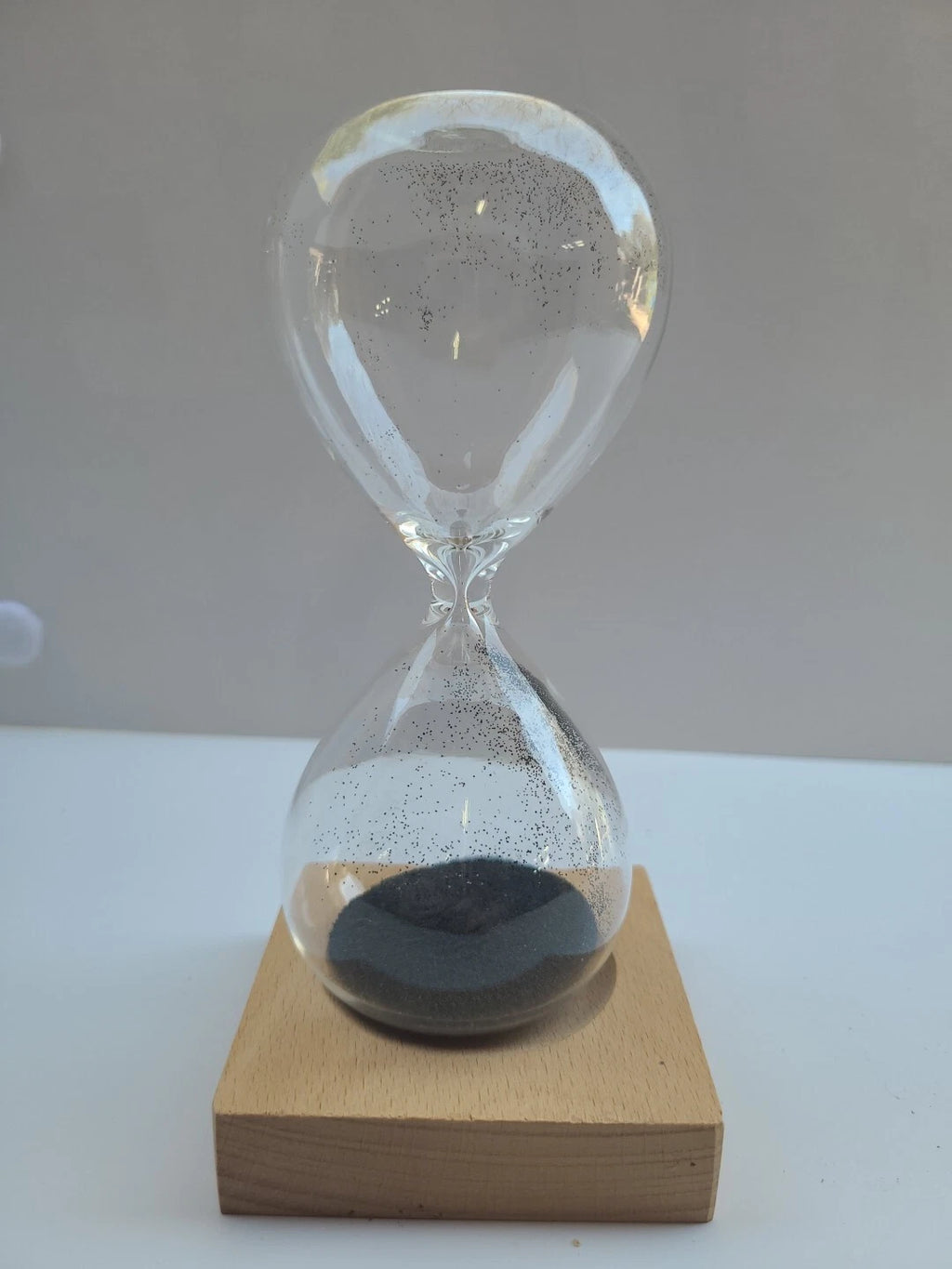 MistHaus Magnetic Hourglass - Desk Sculpture Timer